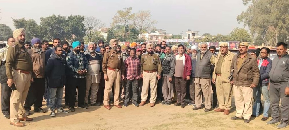 PCR in-charge Subhash Bhagat held a meeting with the union regarding the seizure of e-rickshaws